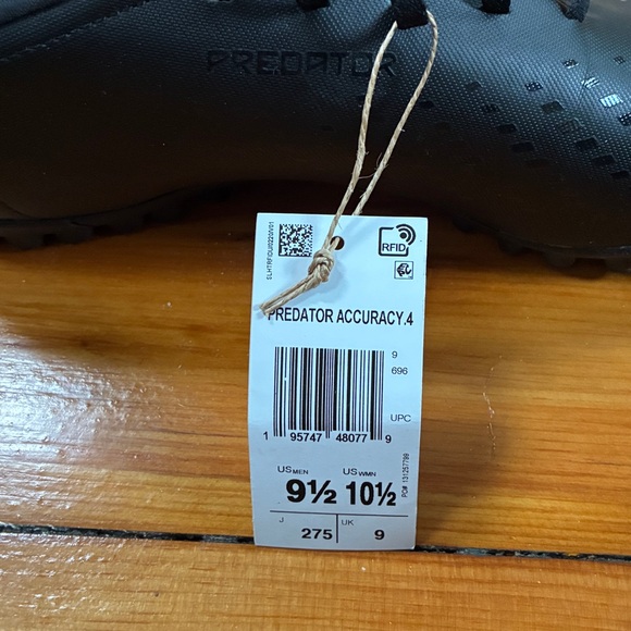 NWT Adidas Predator Accuracy 4 soccer cleats men’s 9.5 / women’s 10.5 - Picture 10 of 12